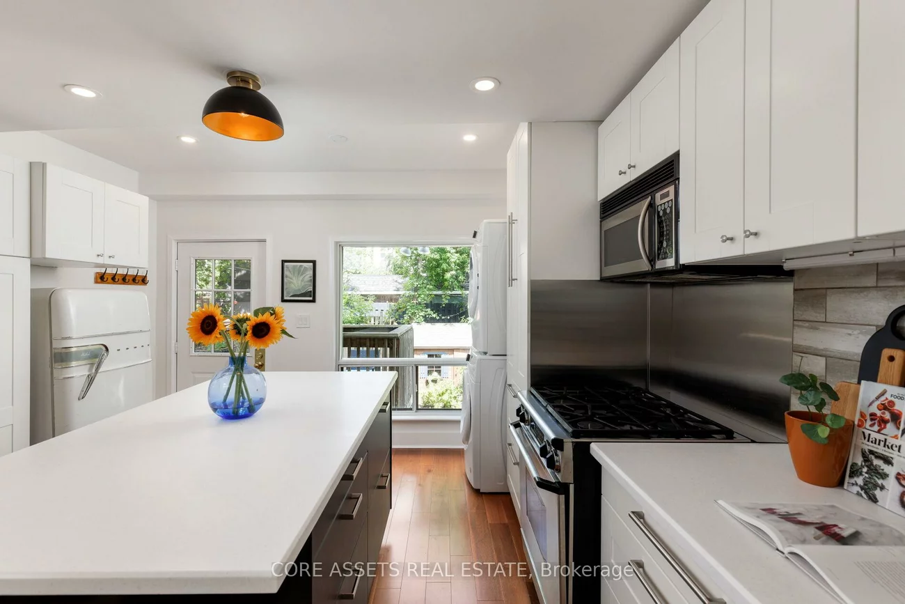 21, West Lynn, Woodbine Corridor, Toronto