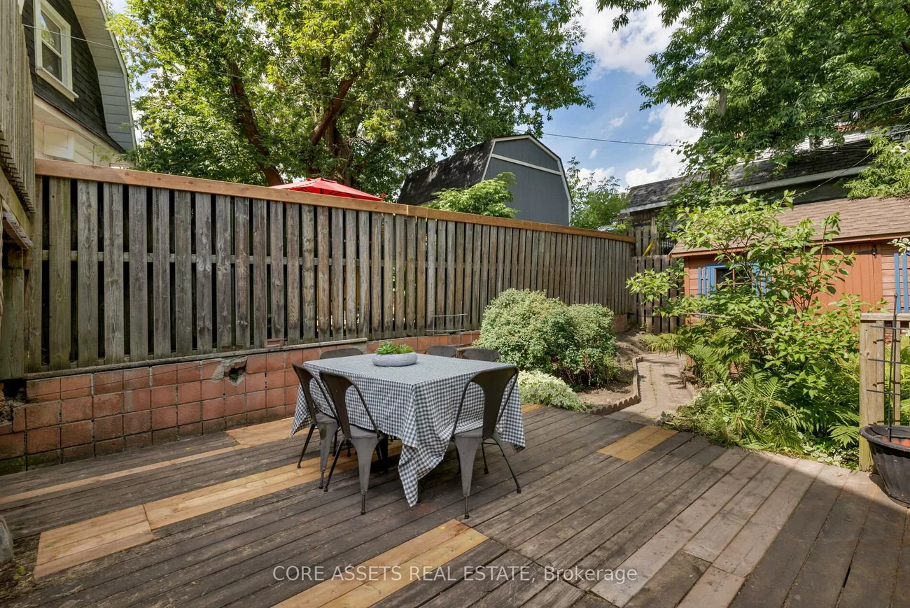 21, West Lynn, Woodbine Corridor, Toronto