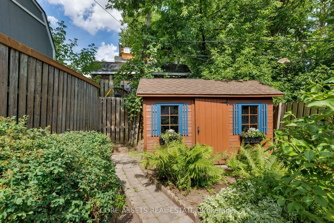 21, West Lynn, Woodbine Corridor, Toronto