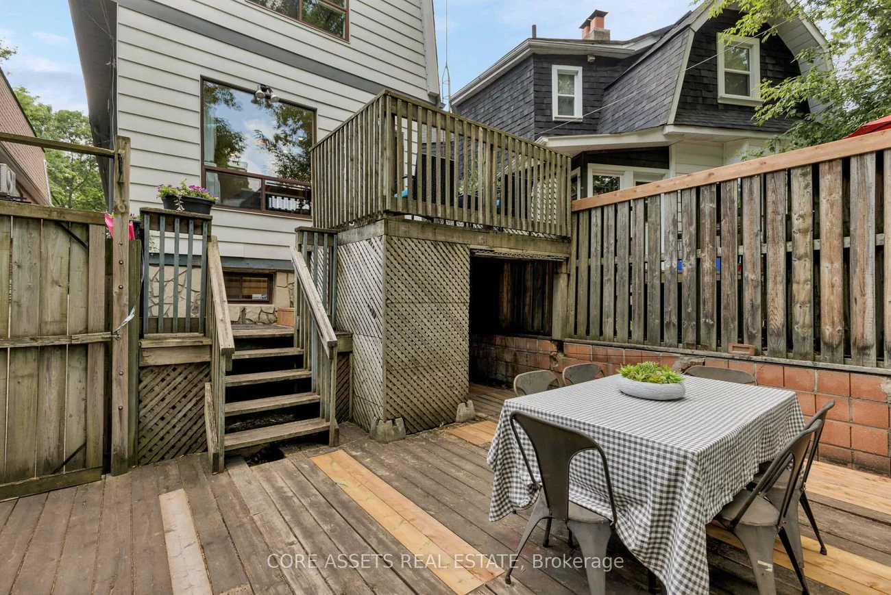 21, West Lynn, Woodbine Corridor, Toronto