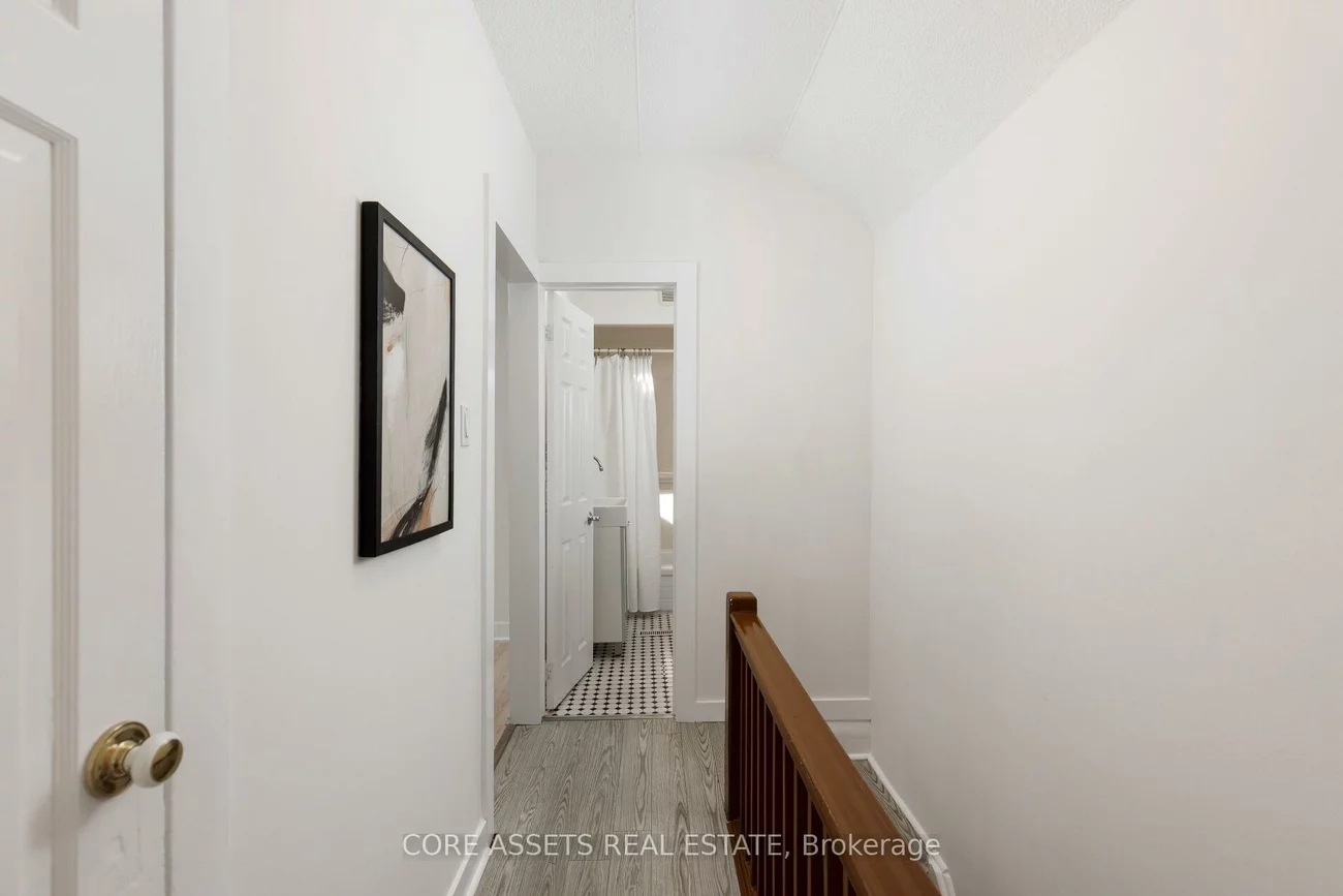 21, West Lynn, Woodbine Corridor, Toronto