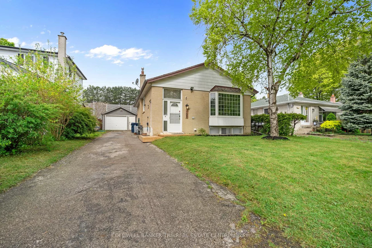 135, Lord Roberts, Eglinton East, Toronto