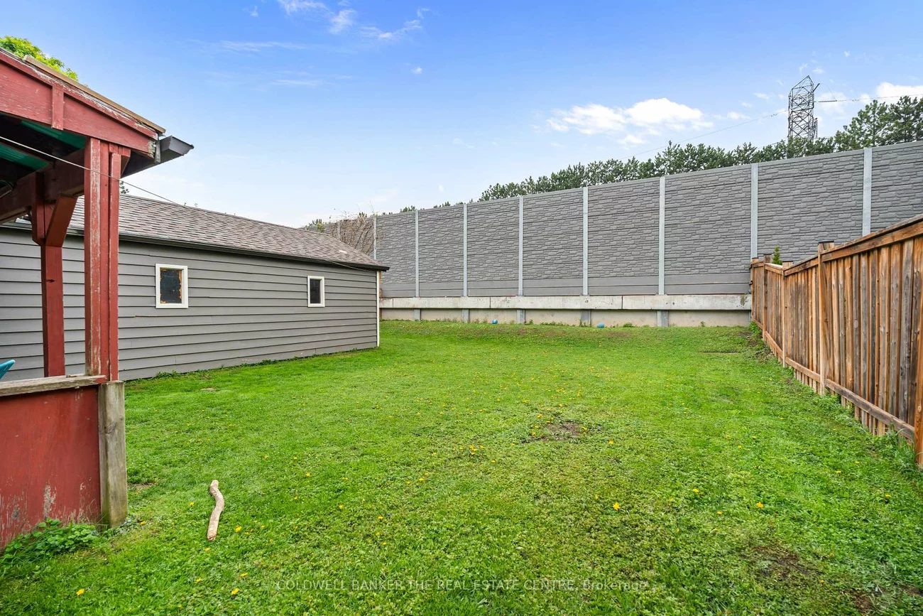 135, Lord Roberts, Eglinton East, Toronto
