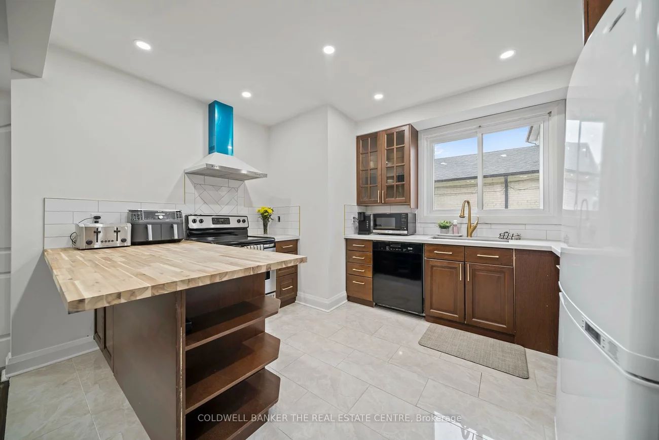 135, Lord Roberts, Eglinton East, Toronto