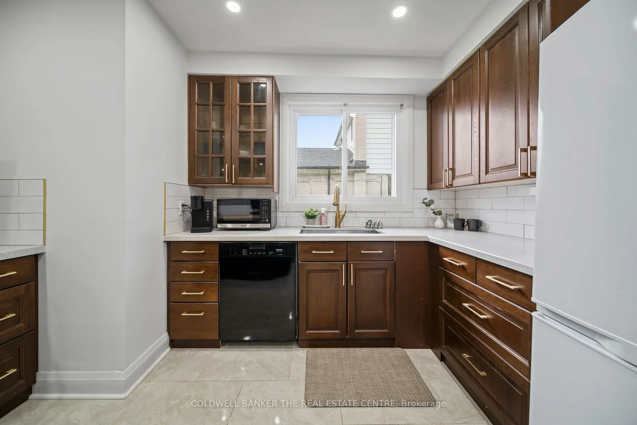 135, Lord Roberts, Eglinton East, Toronto