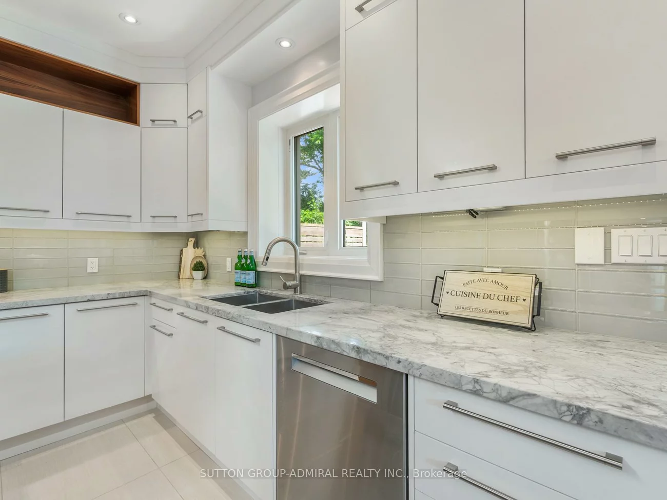 1, Dustan, East York, Toronto