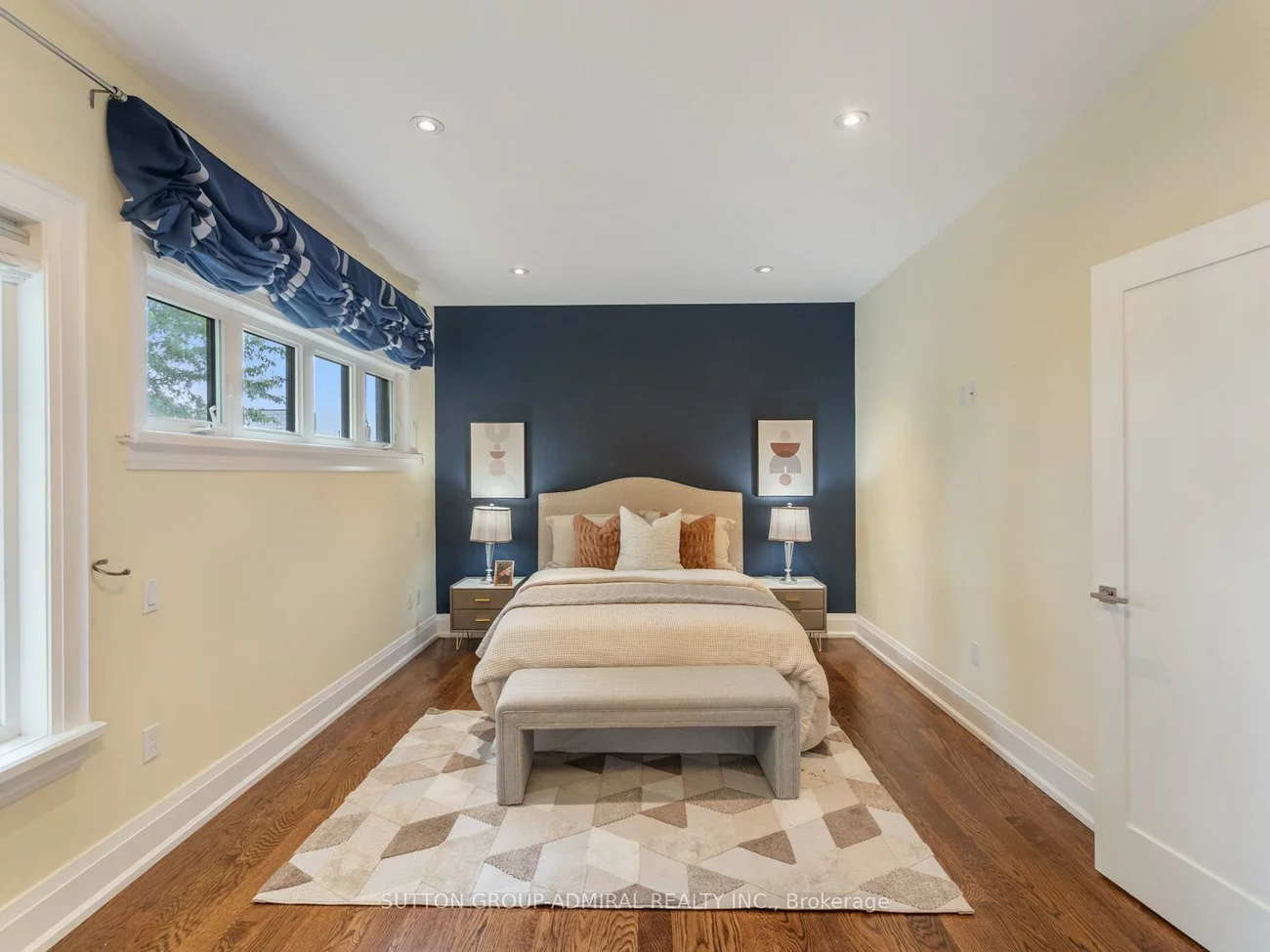 1, Dustan, East York, Toronto