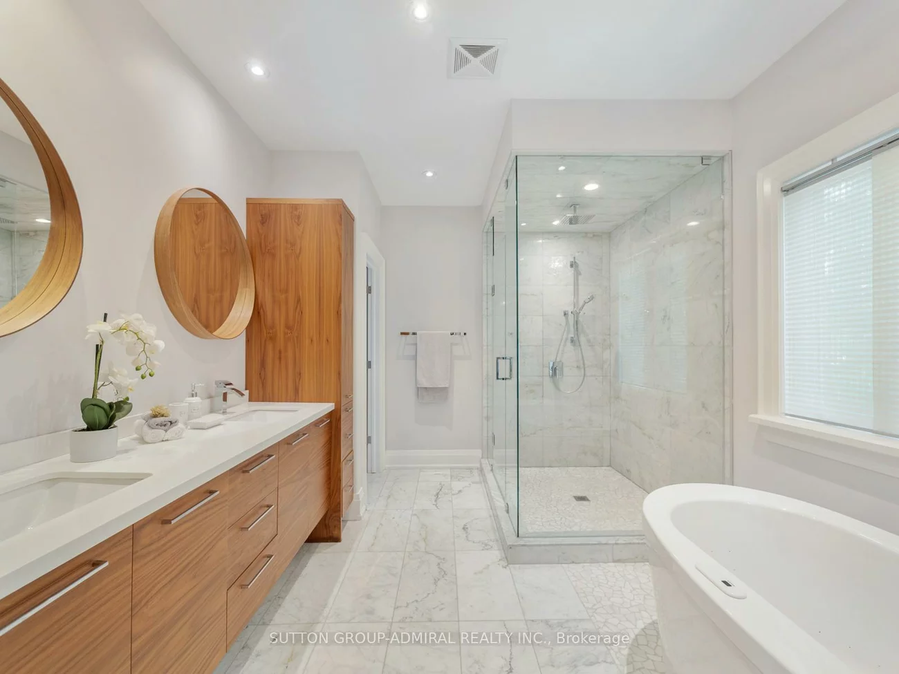 1, Dustan, East York, Toronto