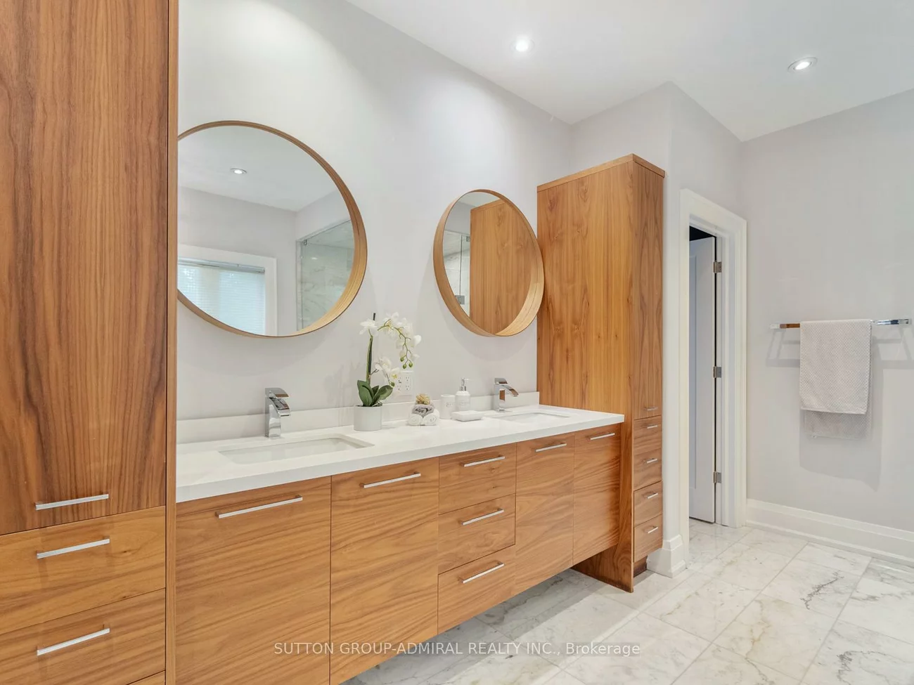 1, Dustan, East York, Toronto