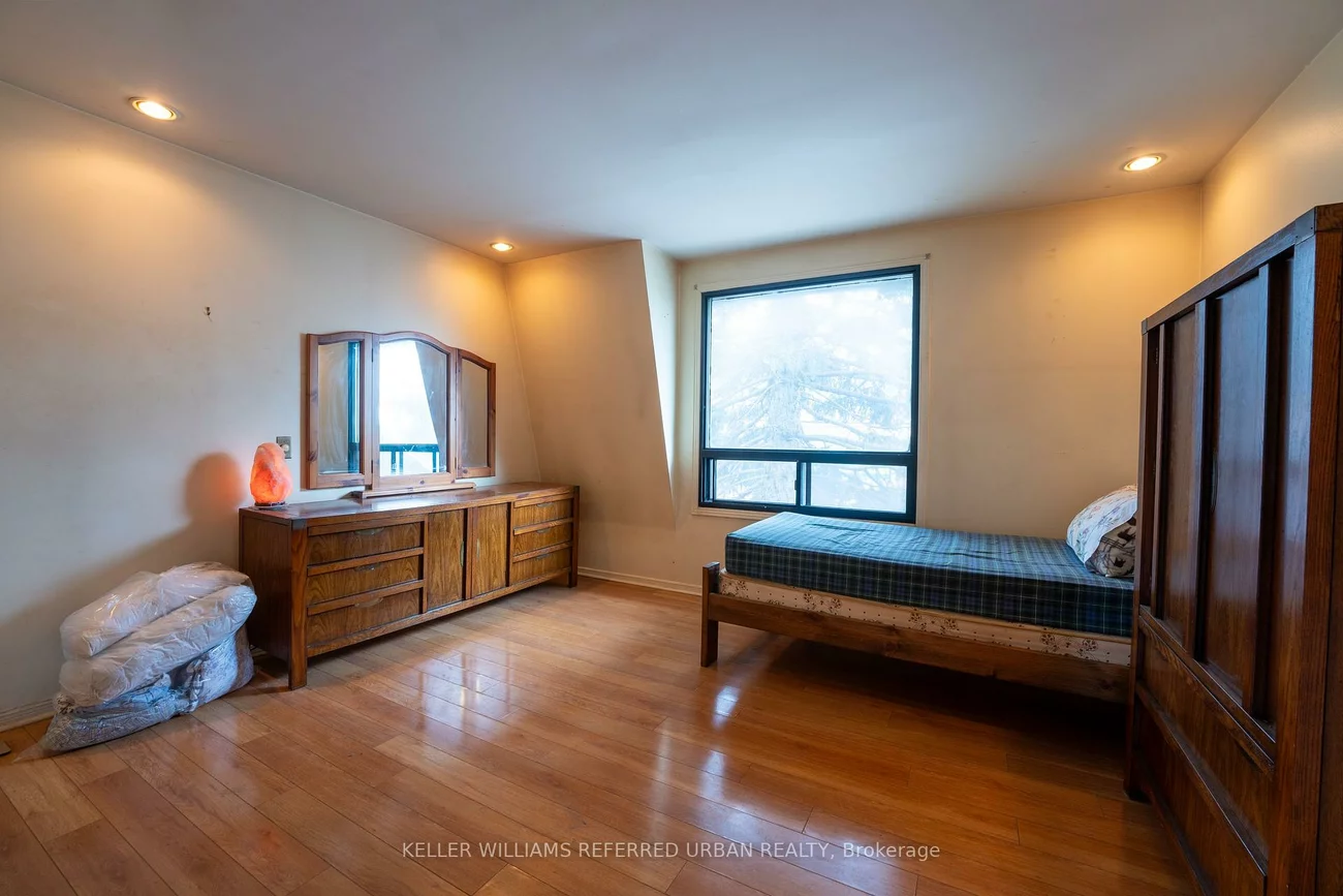 20, Mosley, South Riverdale, Toronto