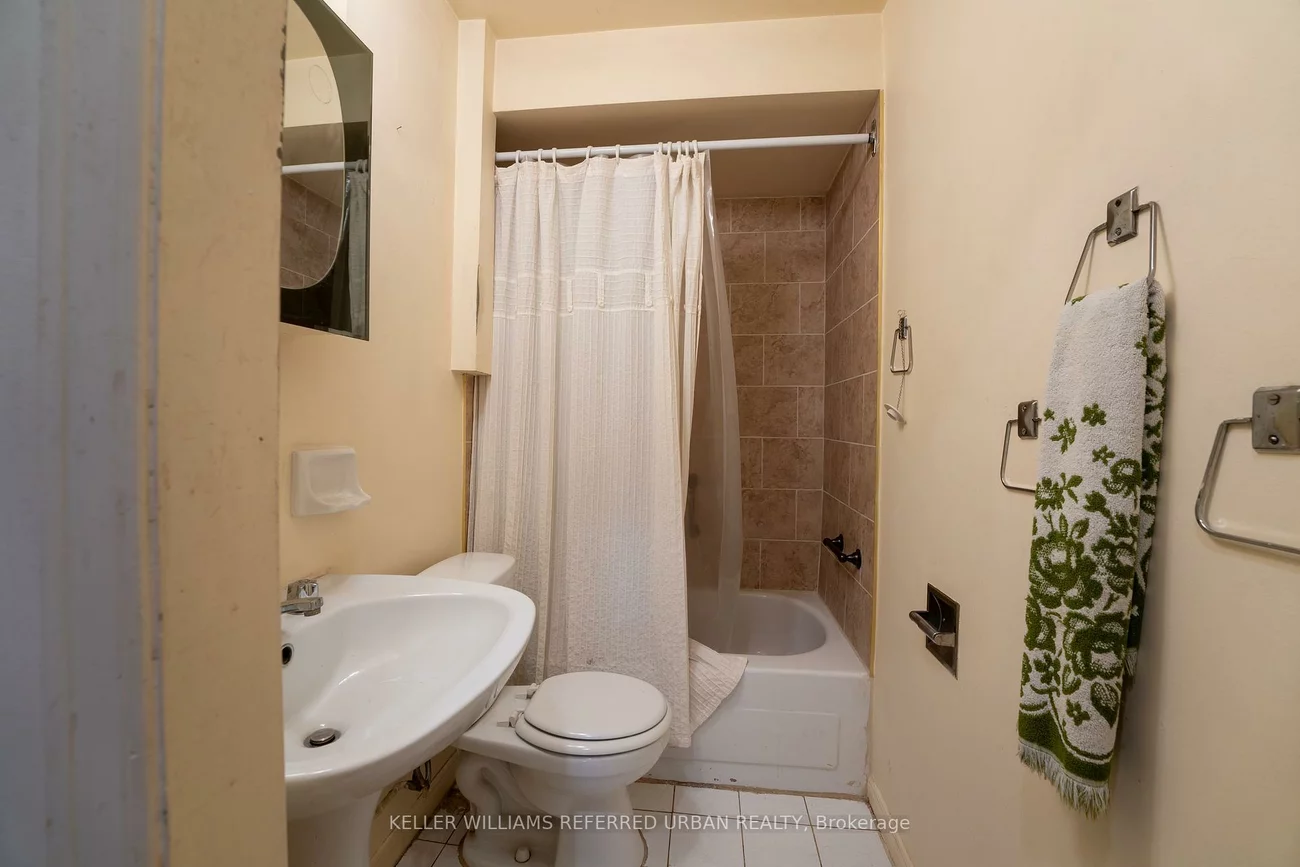 20, Mosley, South Riverdale, Toronto