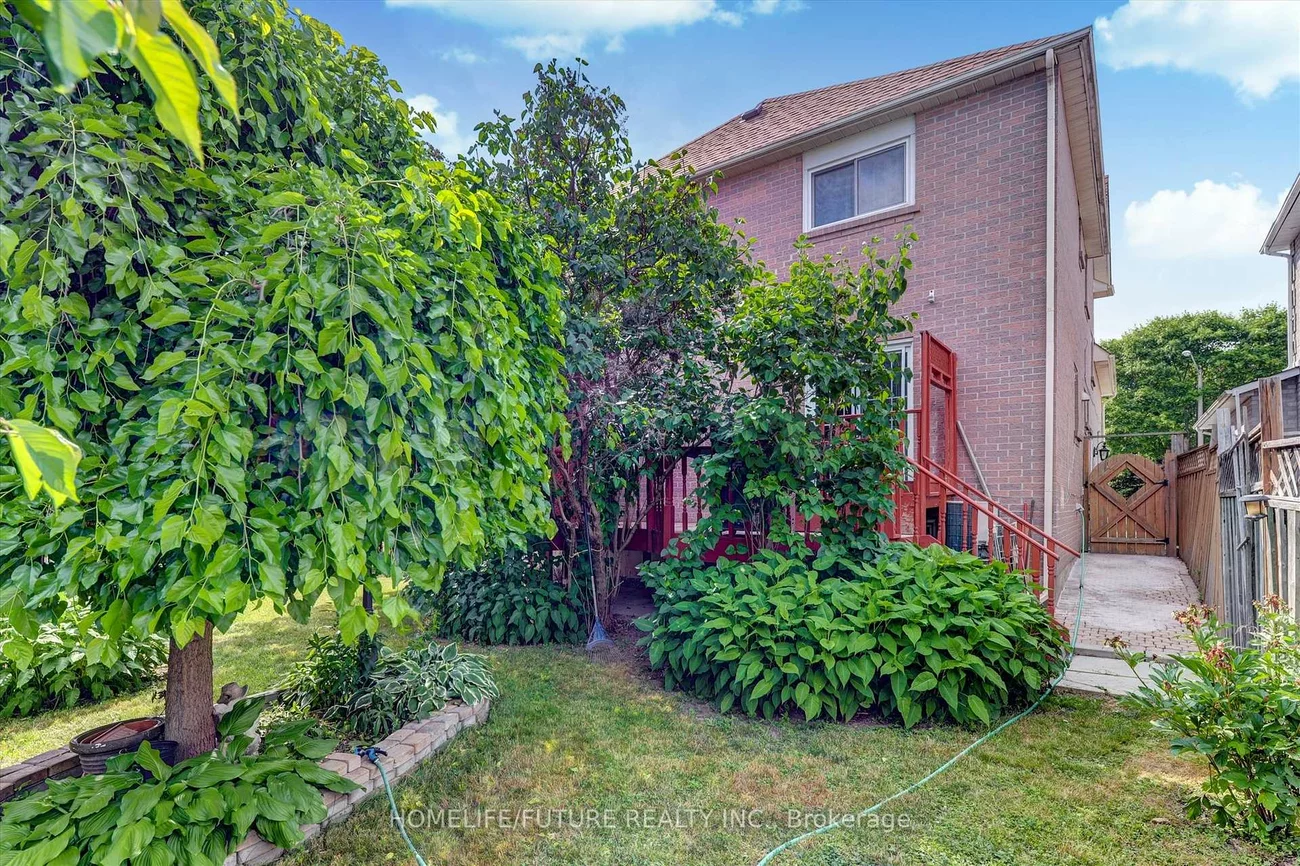 25, Valley Centre, Rouge E11, Toronto