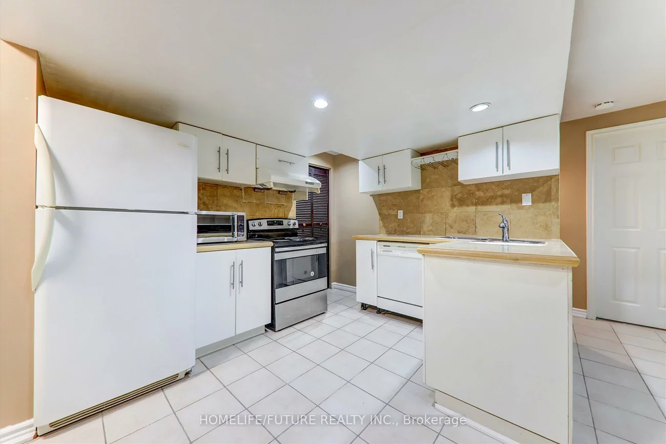 25, Valley Centre, Rouge E11, Toronto