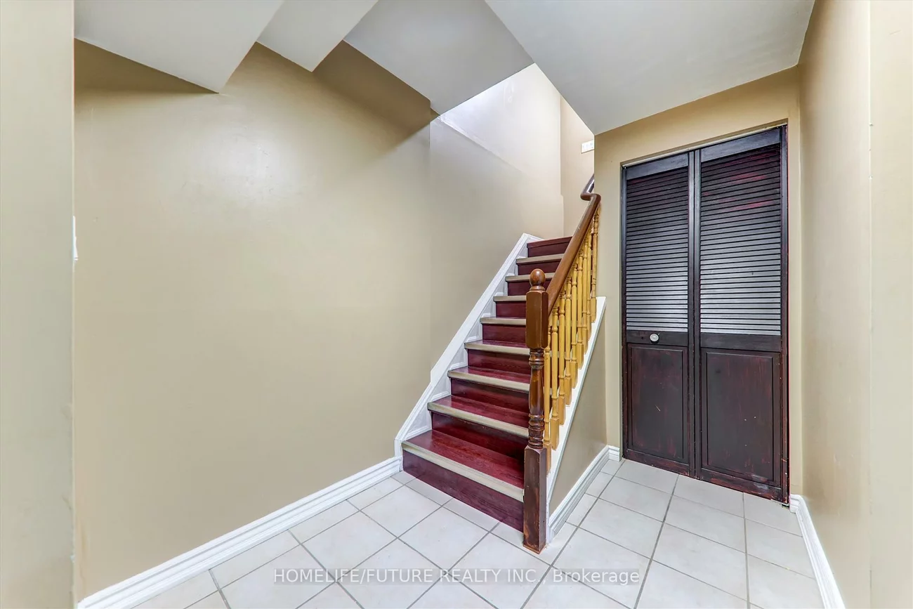 25, Valley Centre, Rouge E11, Toronto