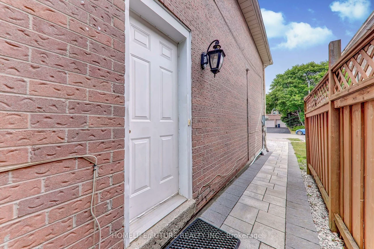 25, Valley Centre, Rouge E11, Toronto
