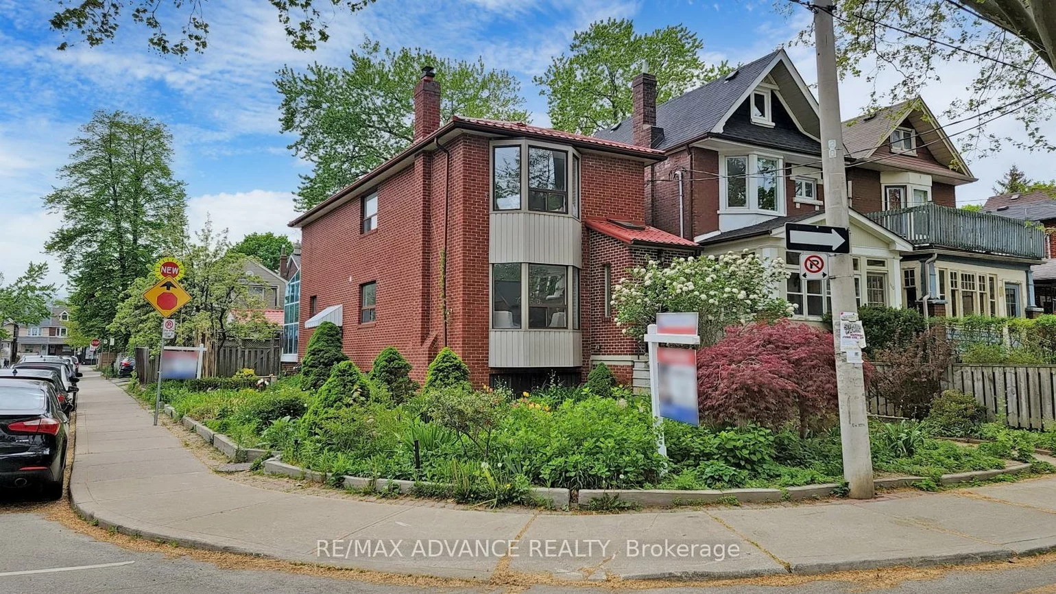 108, Eaton, Danforth, Toronto