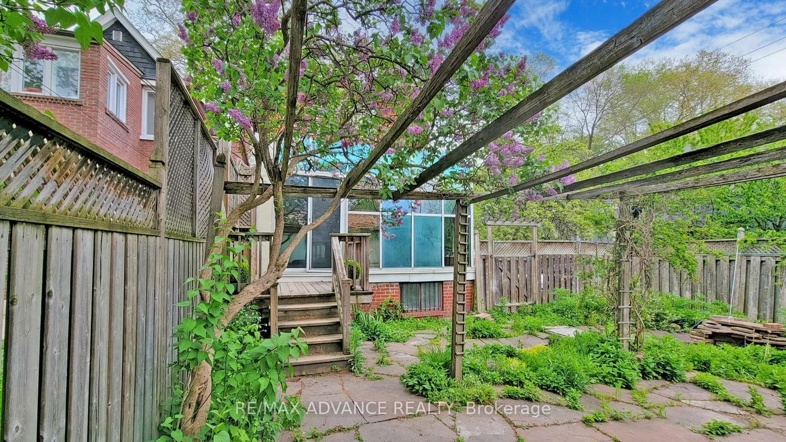 108, Eaton, Danforth, Toronto