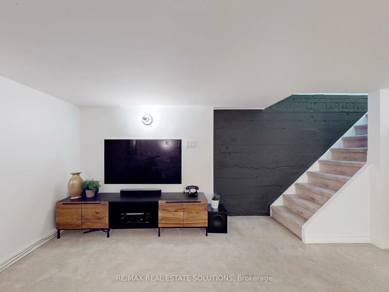 114, Booth, South Riverdale, Toronto