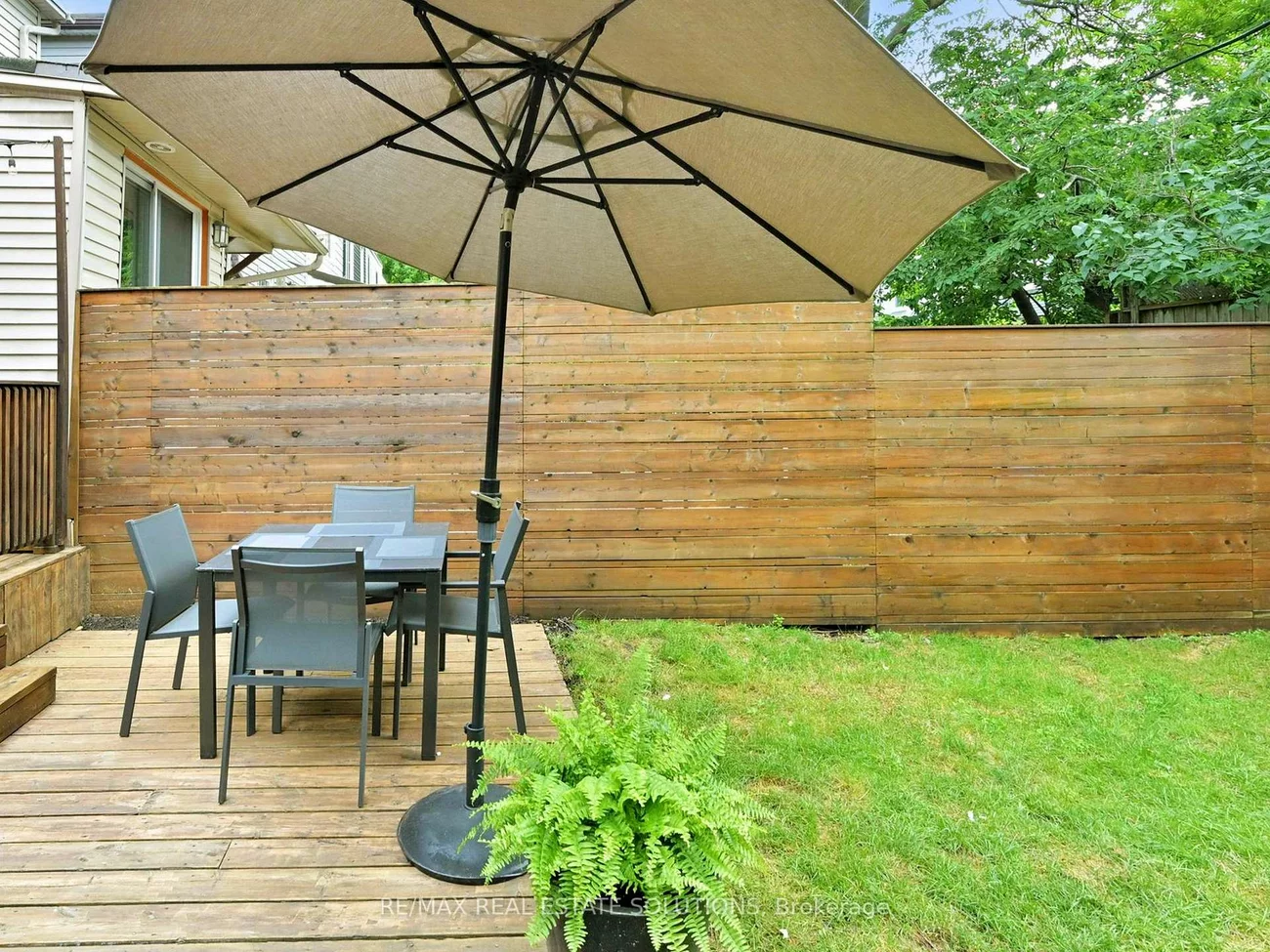 114, Booth, South Riverdale, Toronto
