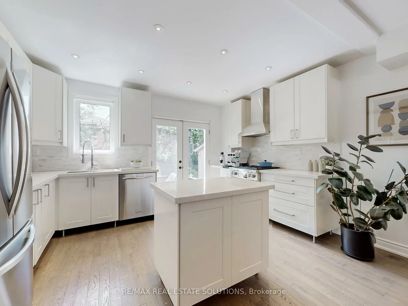 114, Booth, South Riverdale, Toronto
