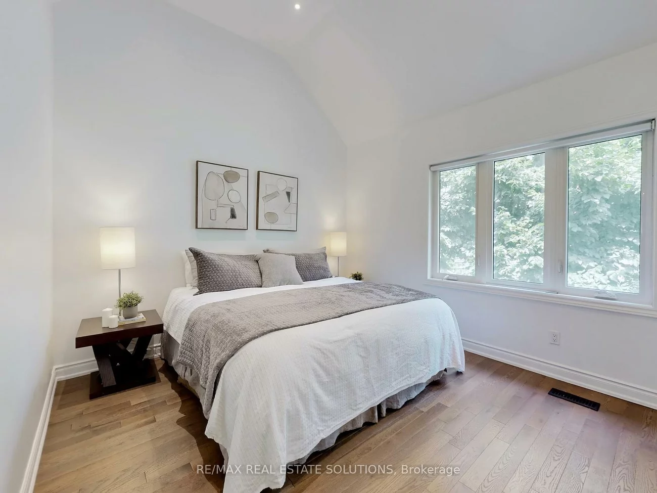 114, Booth, South Riverdale, Toronto