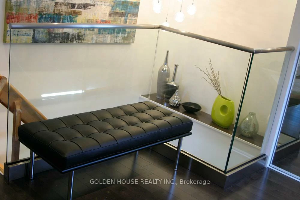 21, Thatcher, Cliffcrest, Toronto