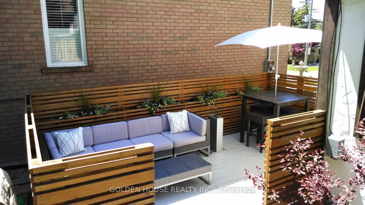 21, Thatcher, Cliffcrest, Toronto