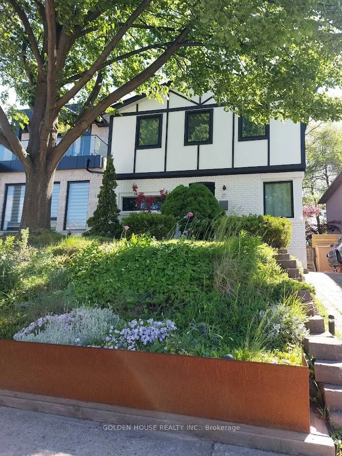 21, Thatcher, Cliffcrest, Toronto