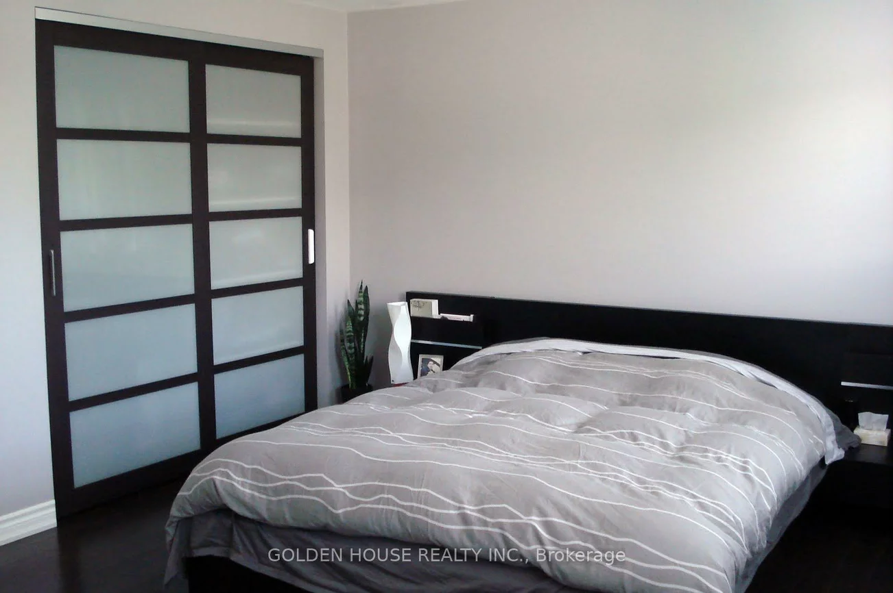 21, Thatcher, Cliffcrest, Toronto