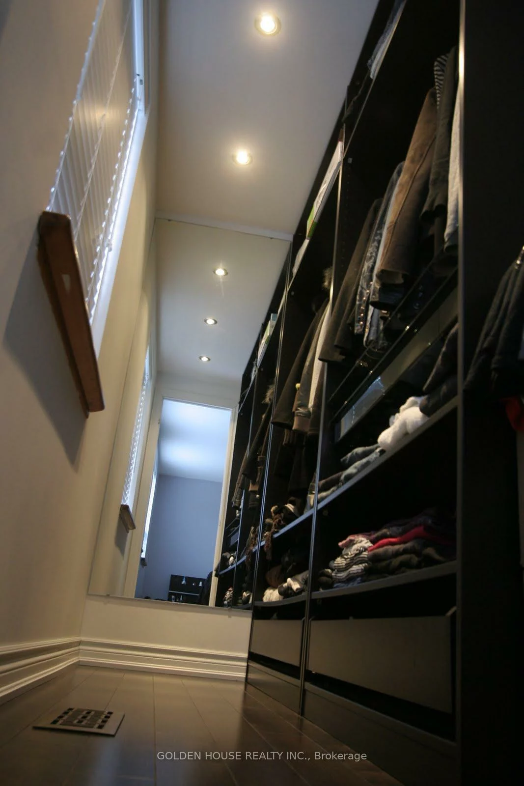 21, Thatcher, Cliffcrest, Toronto