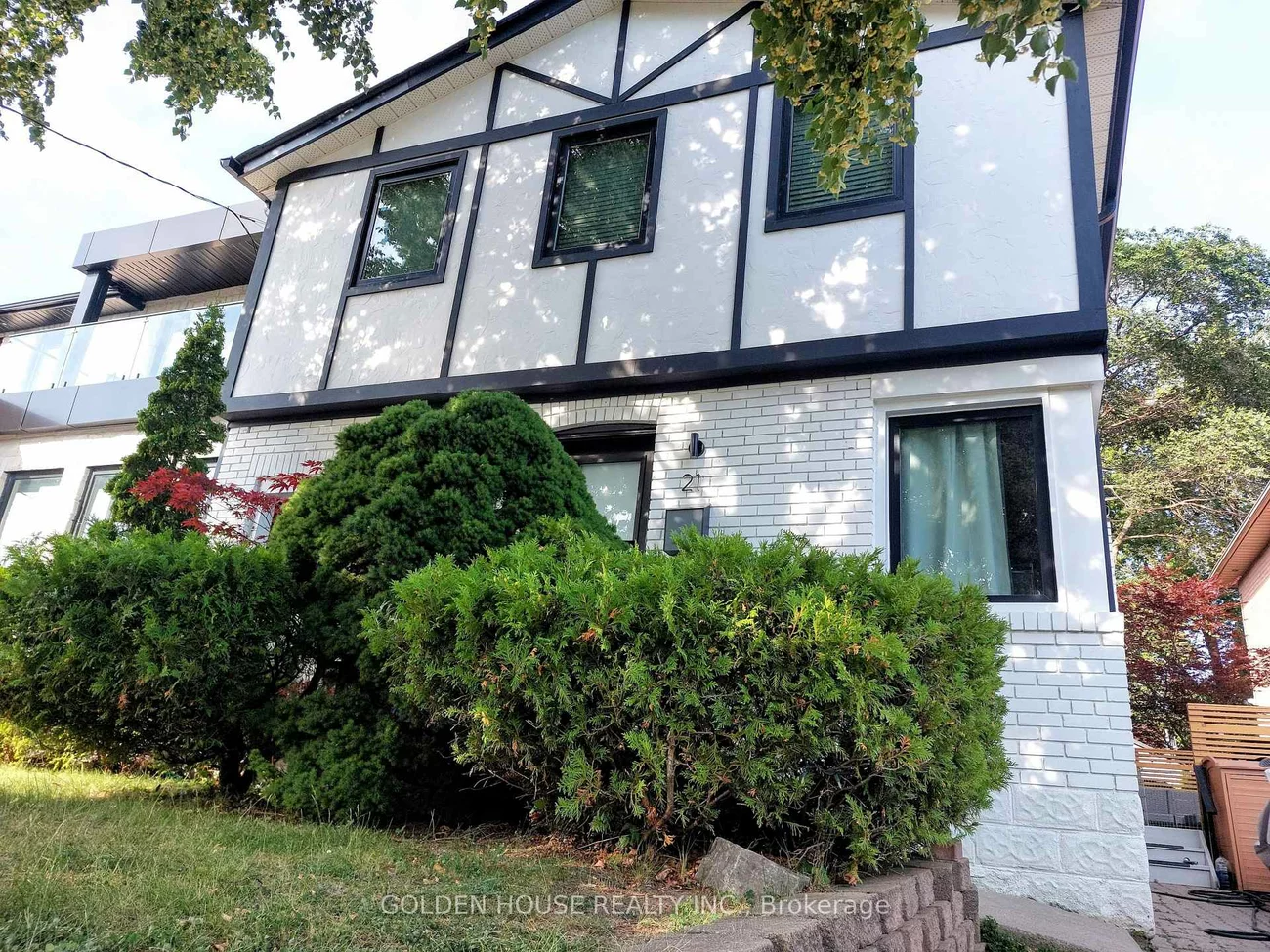21, Thatcher, Cliffcrest, Toronto