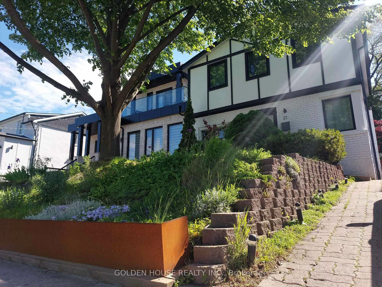 21, Thatcher, Cliffcrest, Toronto