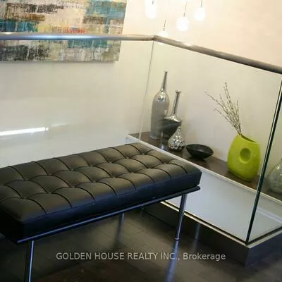21, Thatcher, Cliffcrest, Toronto