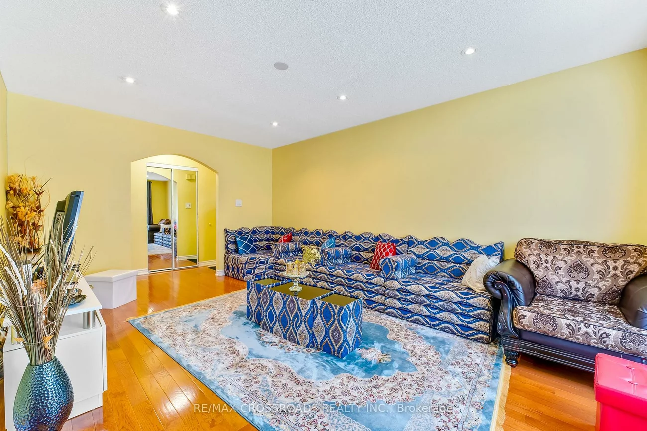 56, Hutcherson, Malvern, Toronto