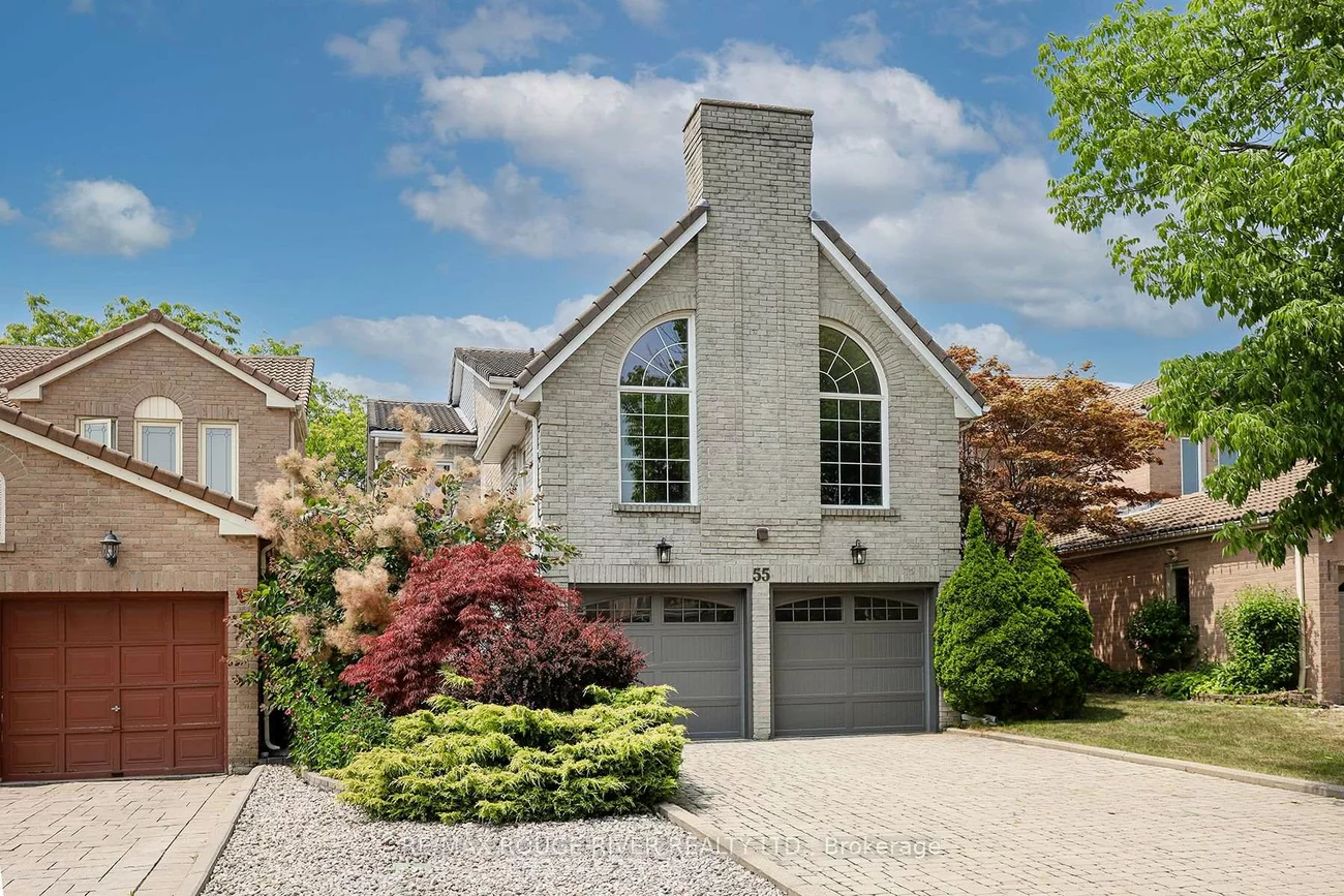 55, Carlisle, Rouge E11, Toronto