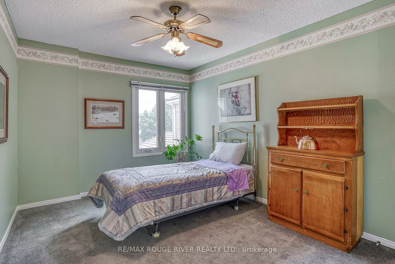 55, Carlisle, Rouge E11, Toronto