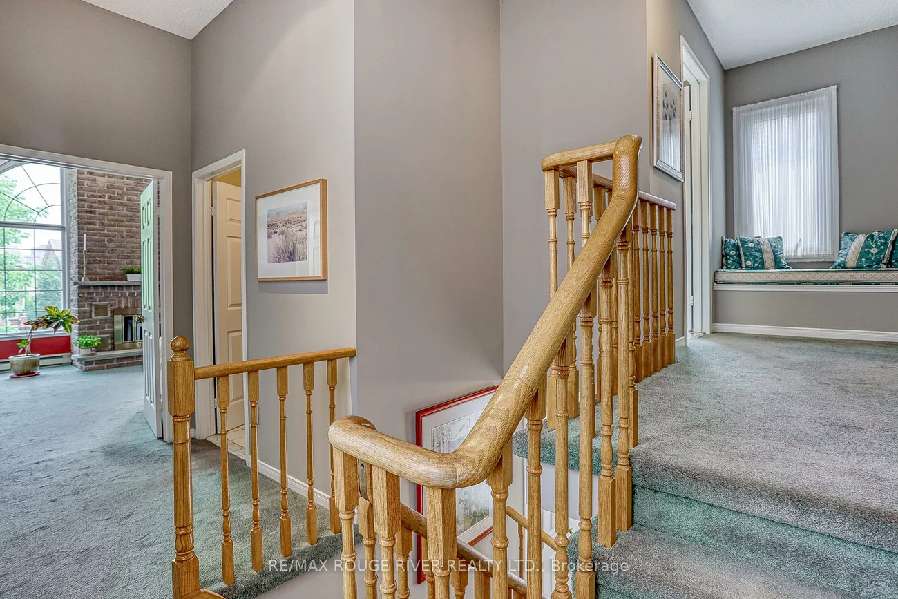 55, Carlisle, Rouge E11, Toronto