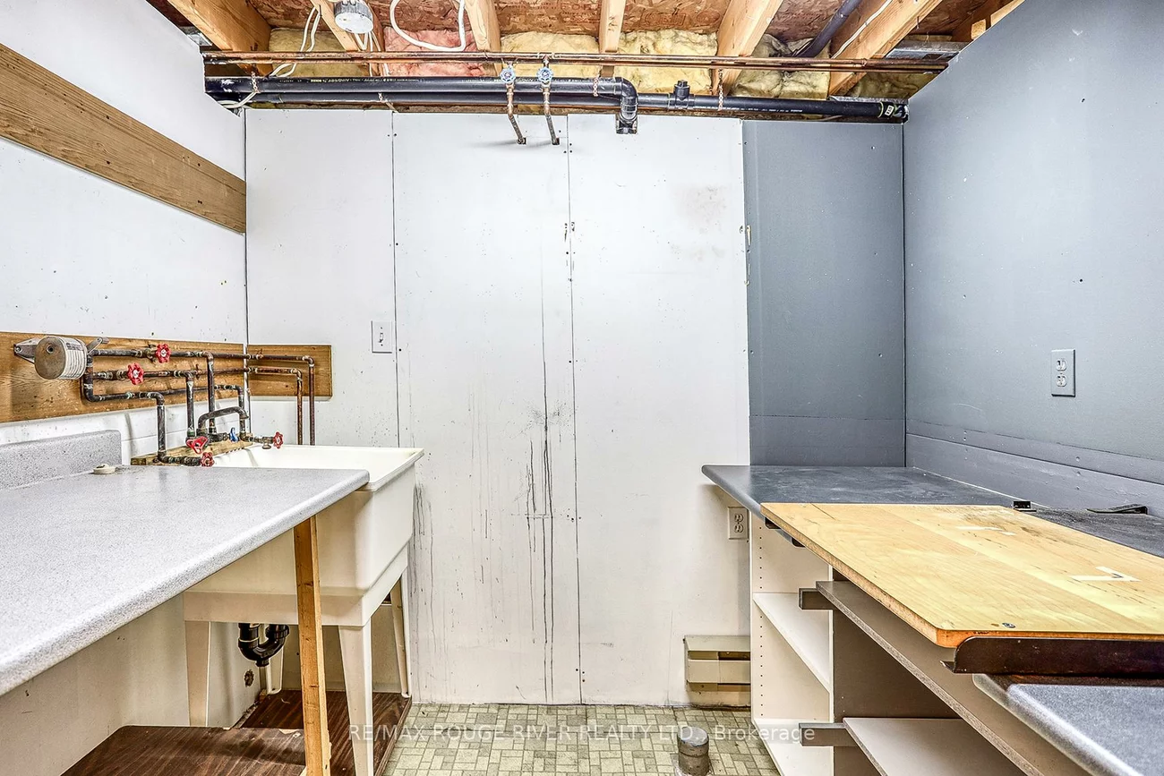 55, Carlisle, Rouge E11, Toronto