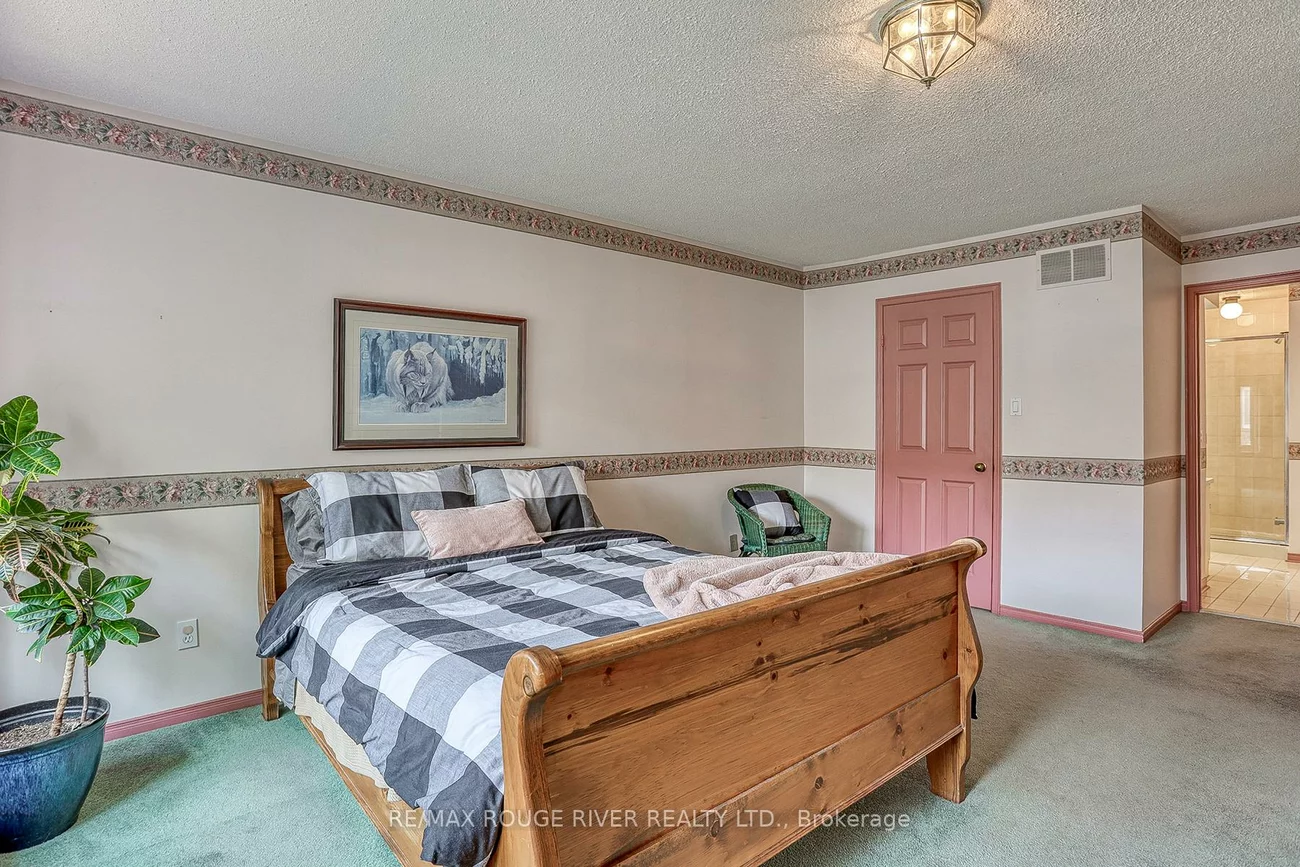 55, Carlisle, Rouge E11, Toronto