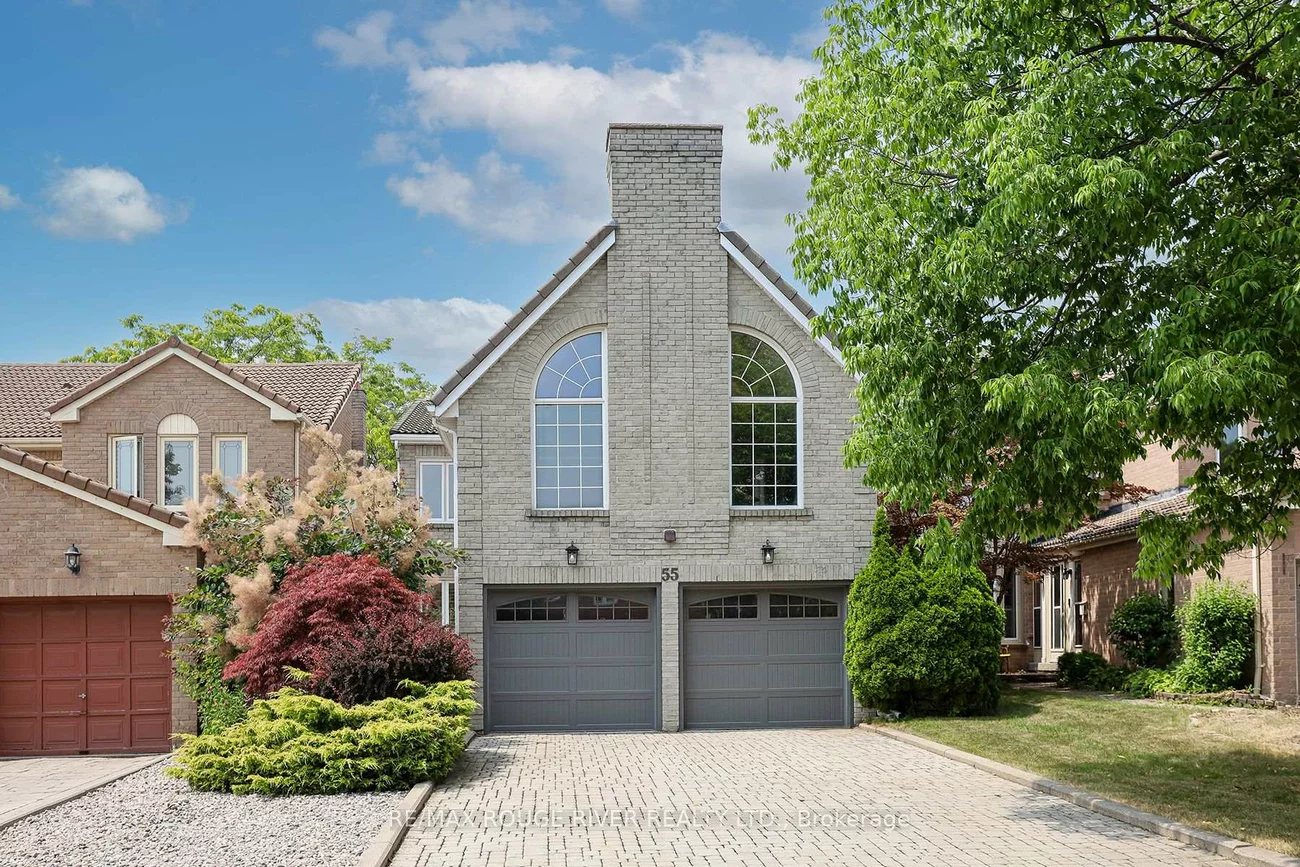 55, Carlisle, Rouge E11, Toronto