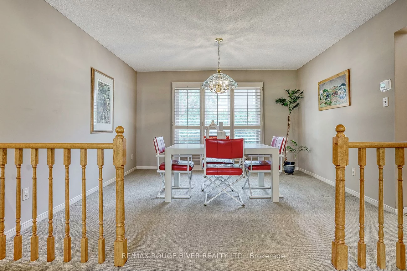 55, Carlisle, Rouge E11, Toronto