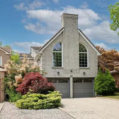 55, Carlisle, Rouge E11, Toronto