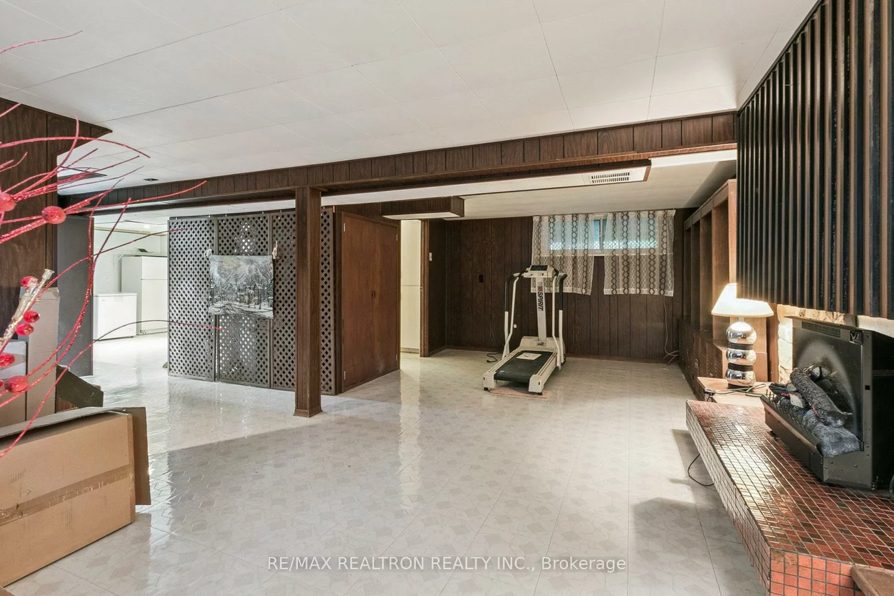 27, Elfreda, Clairlea-Birchmount, Toronto