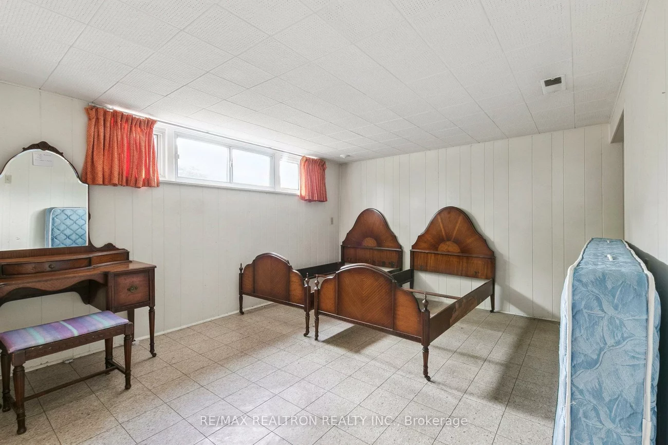 27, Elfreda, Clairlea-Birchmount, Toronto