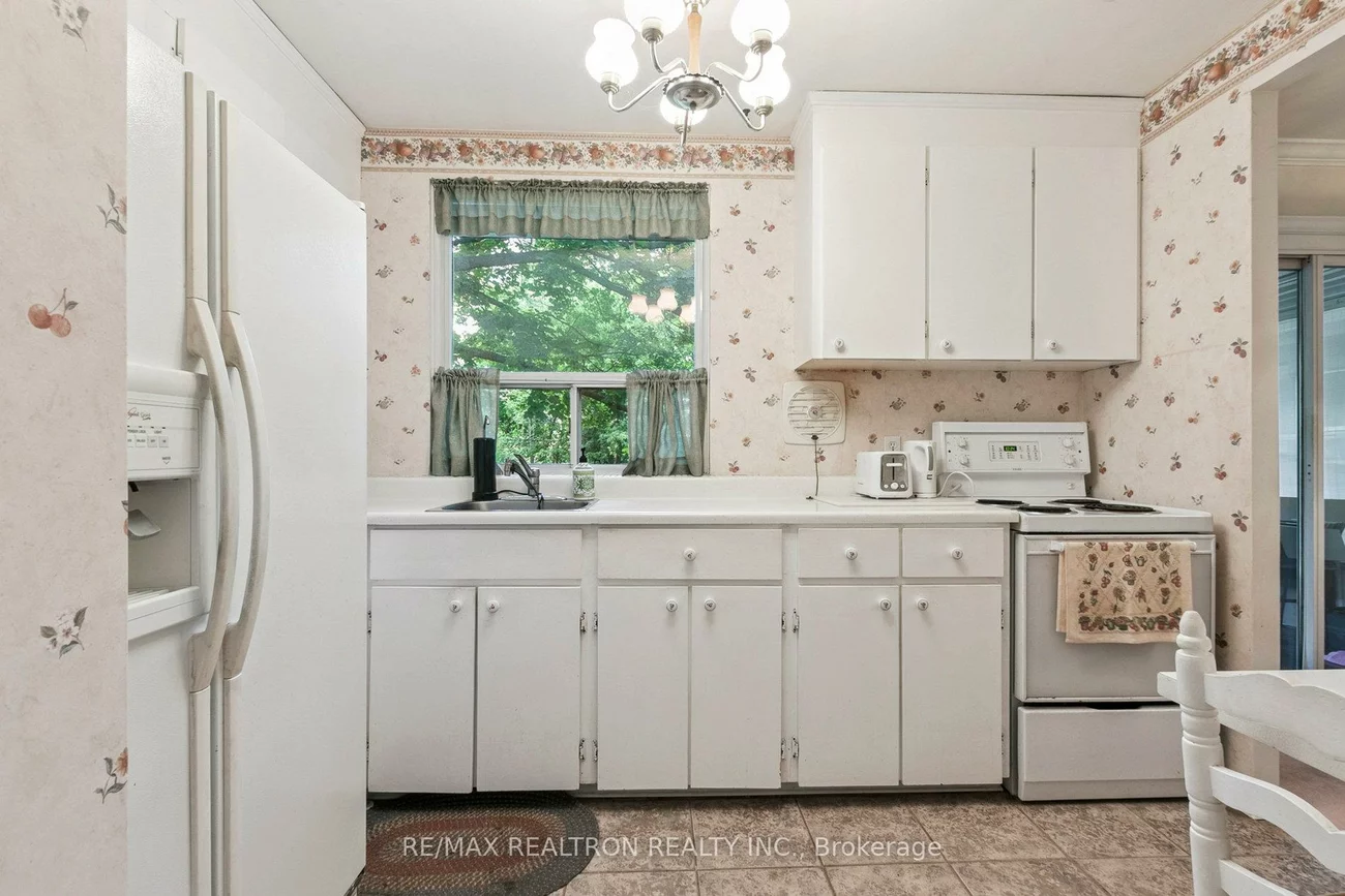 27, Elfreda, Clairlea-Birchmount, Toronto