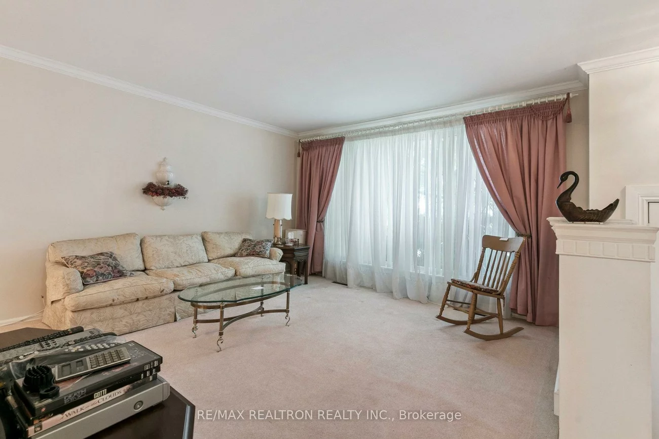 27, Elfreda, Clairlea-Birchmount, Toronto