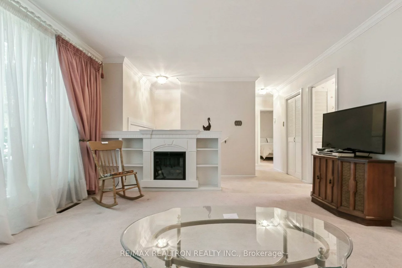 27, Elfreda, Clairlea-Birchmount, Toronto