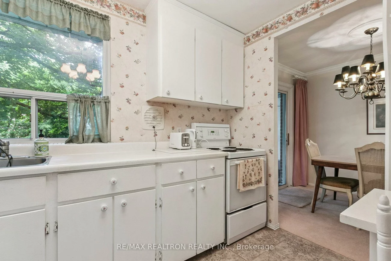 27, Elfreda, Clairlea-Birchmount, Toronto