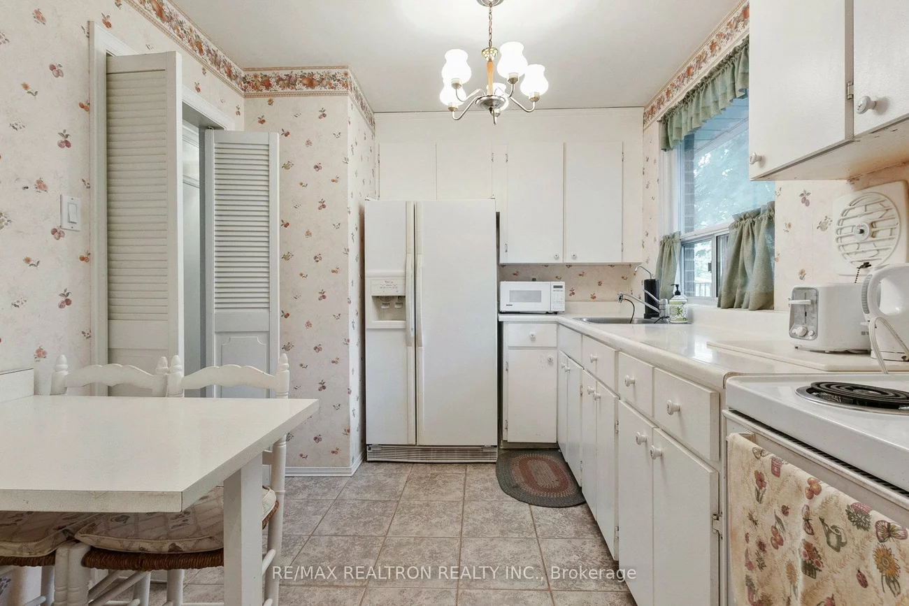 27, Elfreda, Clairlea-Birchmount, Toronto
