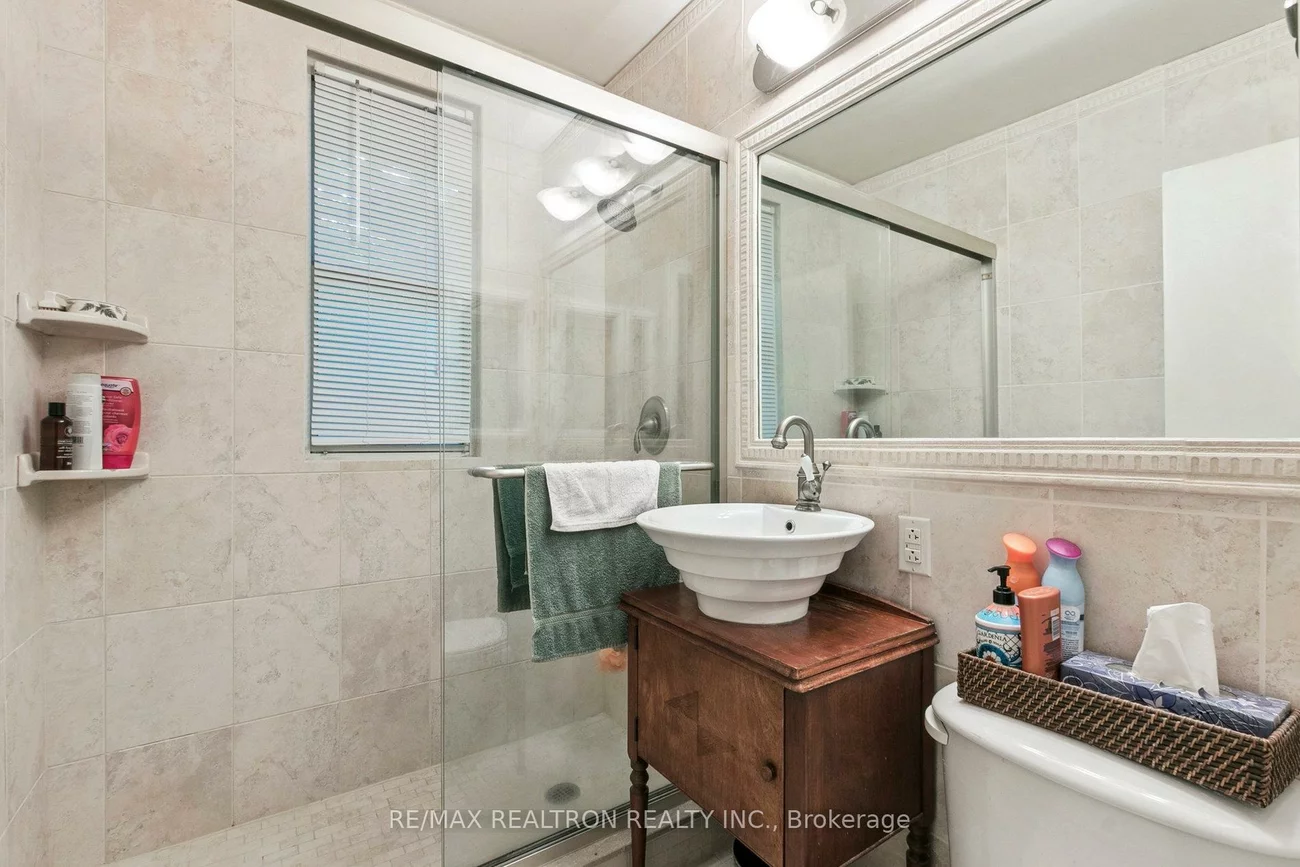 27, Elfreda, Clairlea-Birchmount, Toronto
